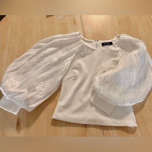 Pearly white puff long sleeve blouse!